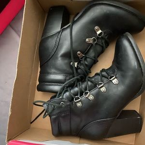 Heeled booties